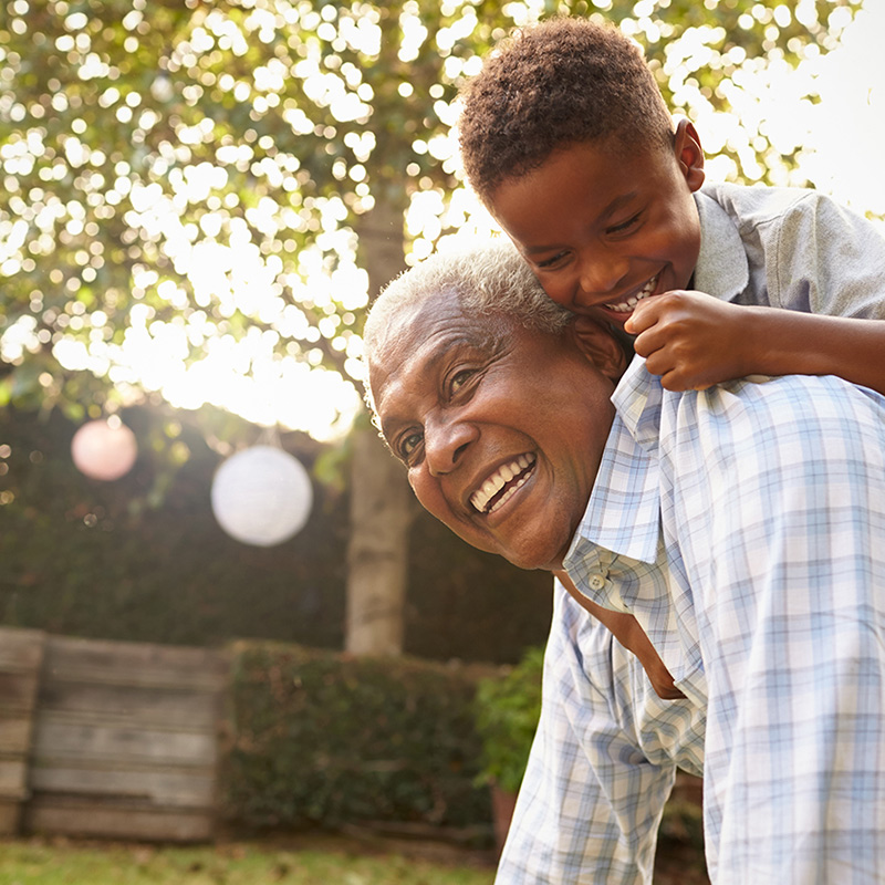CONSUMERS_grandfather_Getty-638287648_800x800-Fr-Fr-Fr-Fr Grandfather and grandson